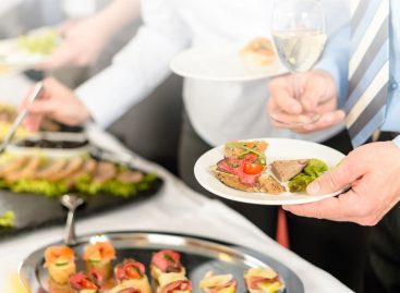Choose the Right Corporate Catering Services for your Company Event