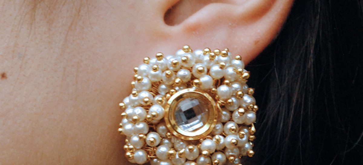 How to Build Your Online Advertising Strategy for Your Pearl Earrings Business?